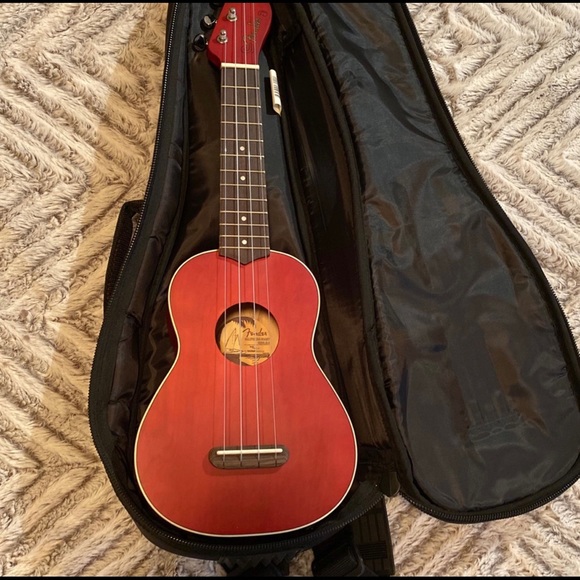 Fender Other - Fender Ukulele with carrying bag